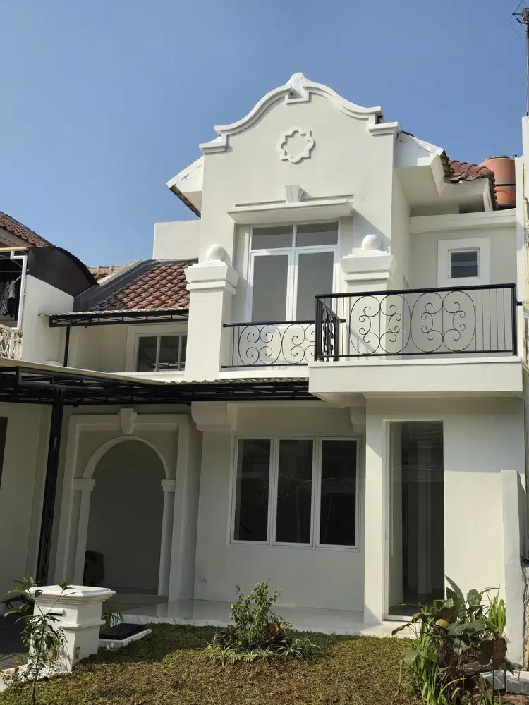 Dijual rumah mewah 2 lt di Legenda Wisata Cibubur