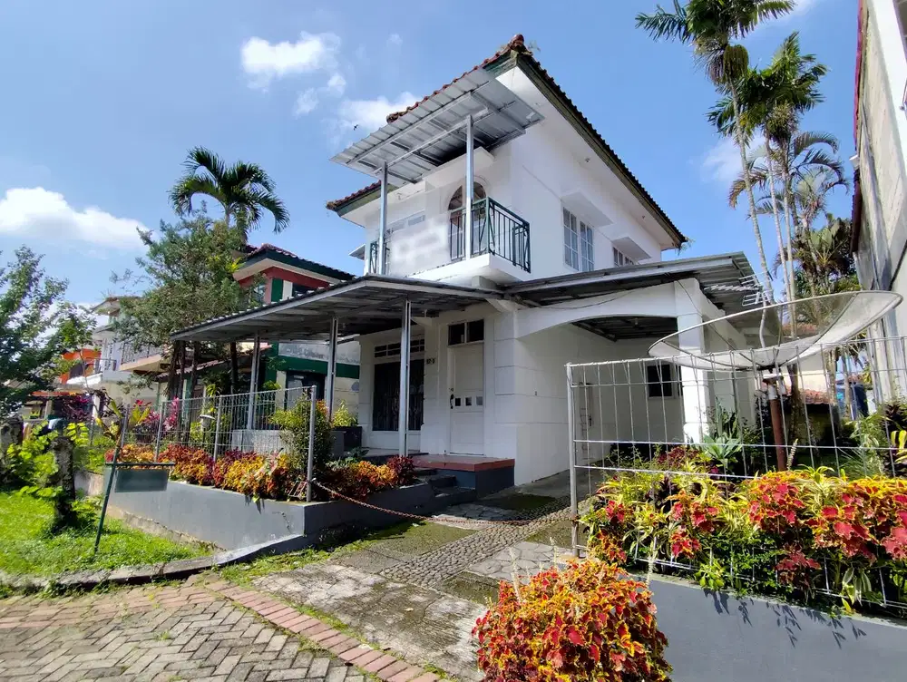 Villa Mewah dan Luas di Villa Kota Bunga Cipanas