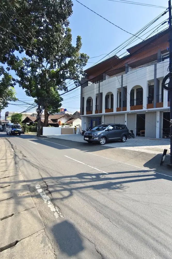 RUKO MEWAH DI LOKASI PREMIUM JAGAKARSA RAMAI DI SEKITAR