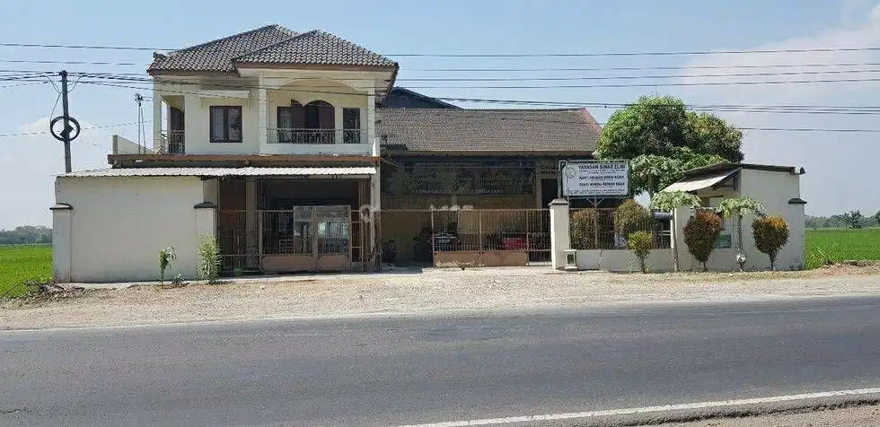 Gudang sangat strategis di pinggir jalan raya sragen