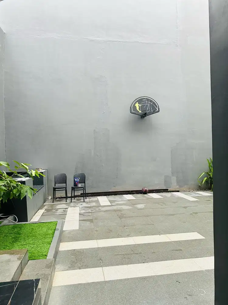 Dijual Cepat Townhouse di Kebon Jeruk, carport 5-6 mobil.Jakarta Barat