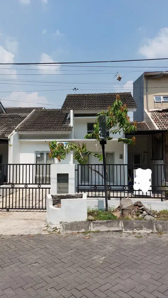 DISEWAKAN RUMAH PINGGIR JALAN RAYA PERUMAHAN DEKAT UNDIP TEMBALANG