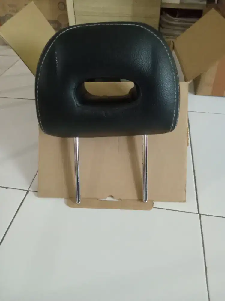sandaran kepala jok mobil
