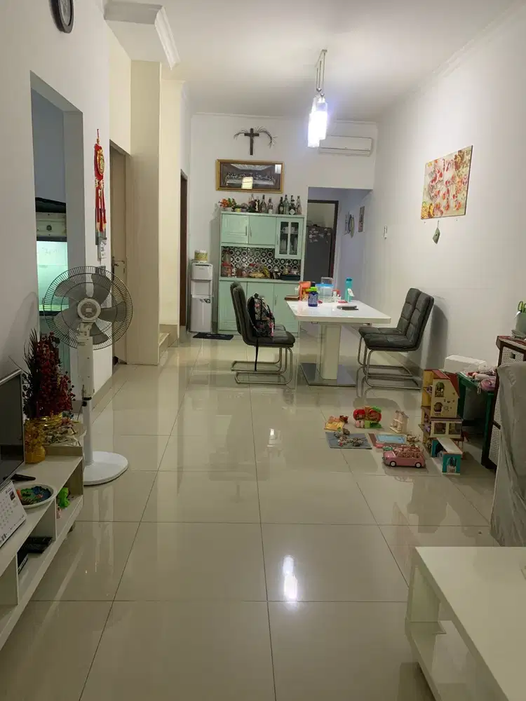 DIJUAL RUMAH BARU MINIMALIS HADAP UTARA DI JALAN UTAMA PURI GARDENA