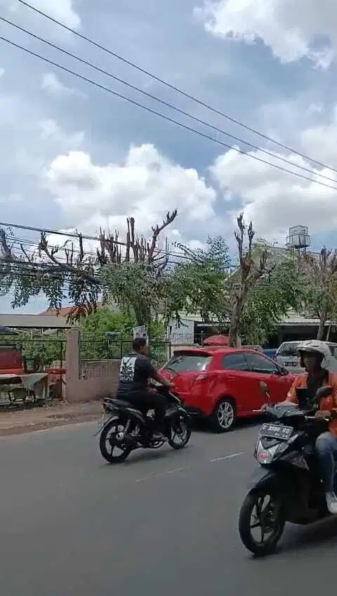 di sewakan murah tanah pinngir jalan raya cipondoh