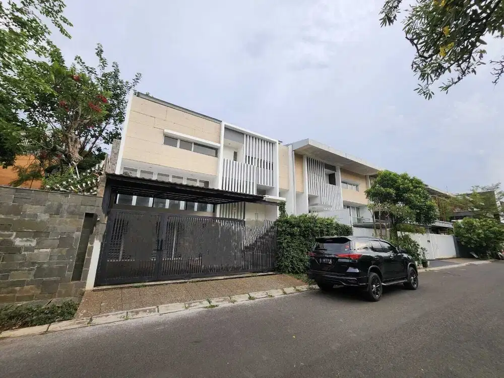 DIJAUL RUMAH MEWAH 3 LANTAI LOKASI BAGUS HARGA MURAH DI CITRA 6