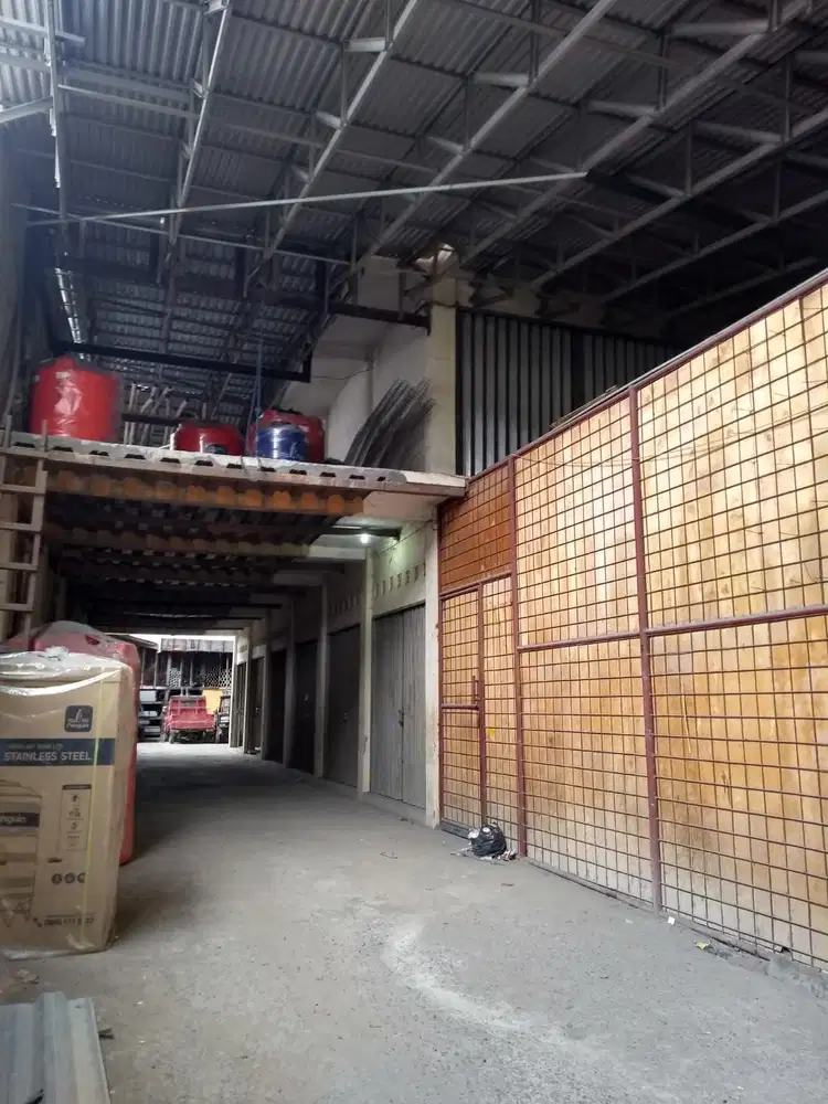 DIJUAL GUDANG DAN TANAH AKSES JALAN UTAMA DEKAT PINTU TOL DI CILEDUG