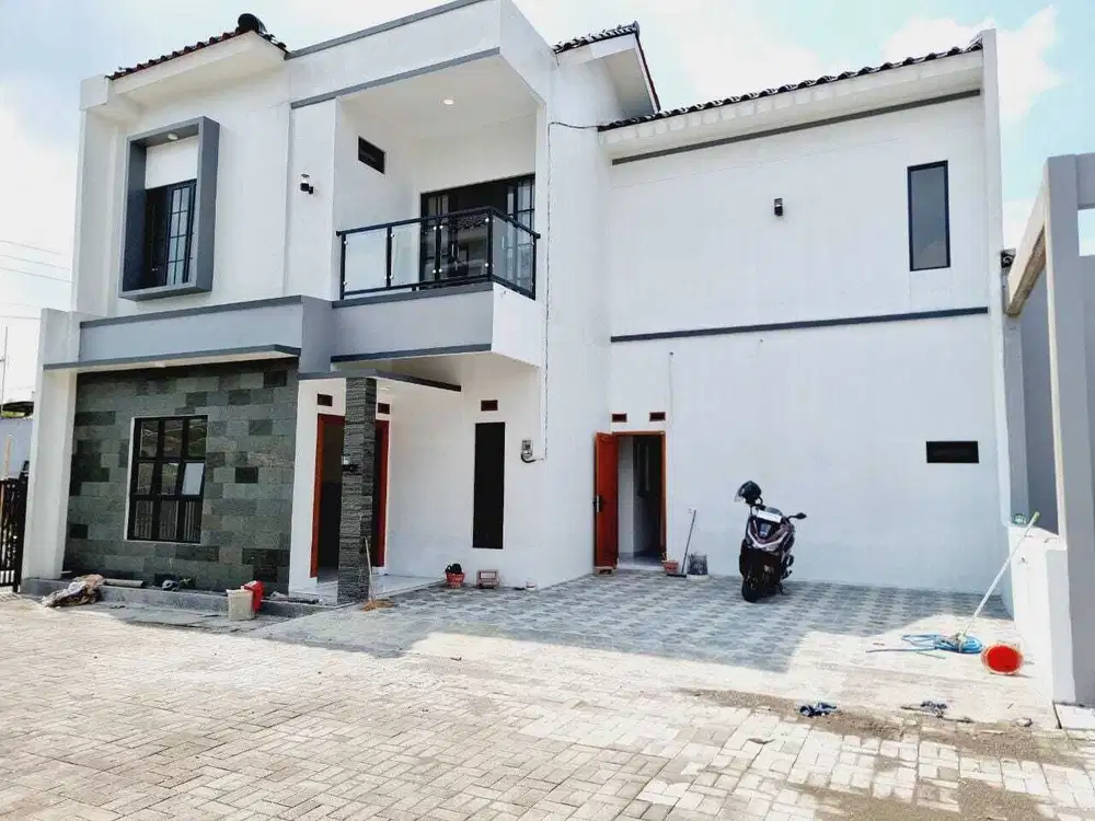Rumah Mewah Townhouse Banjarsari Solo