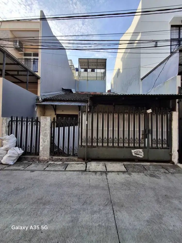 Rumah Hitung Tanah  Dekat Tanjung Duren, Jakarta Barat