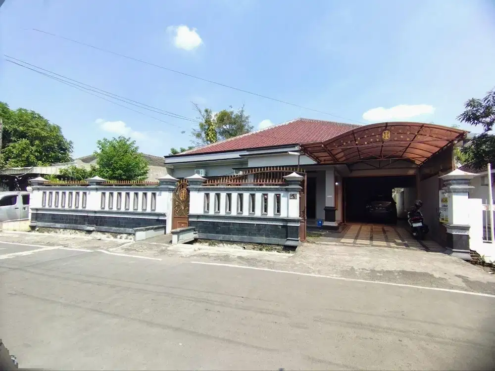 Rumah Mewah Furnish Luas Strategis Dekat Lorin Hotel di Colomadu