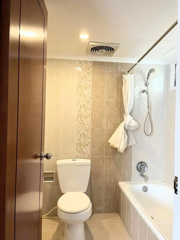 DISEWAKAN APARTEMEN SUDIRMAN FULL FURNISHED 4 BR