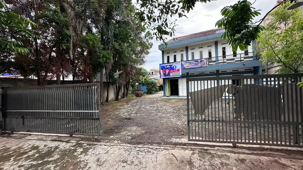 Jual murah 3 ruko 2 lantai dan 2 rumah buat usaha atau gudang sertifik