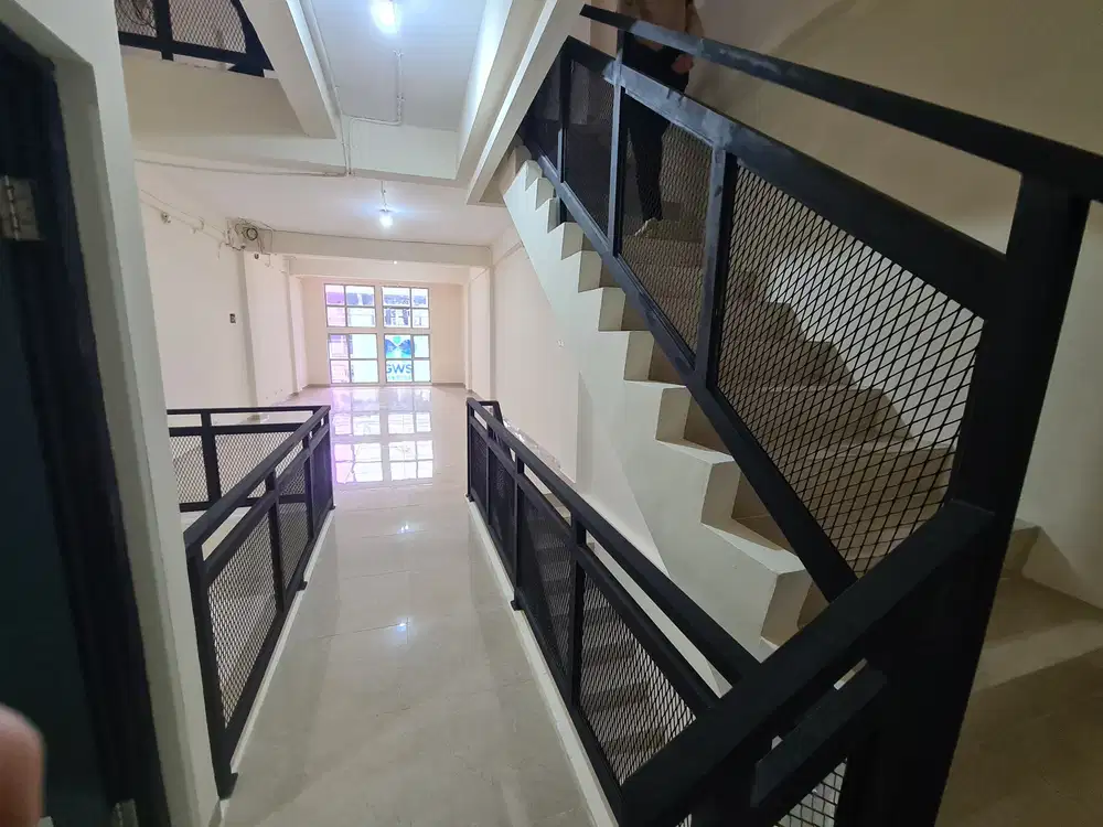 RUKO 4 LANTAI SUDIRMAN PARK BARU RENOVASI SIAP HUNI EX KANTOR