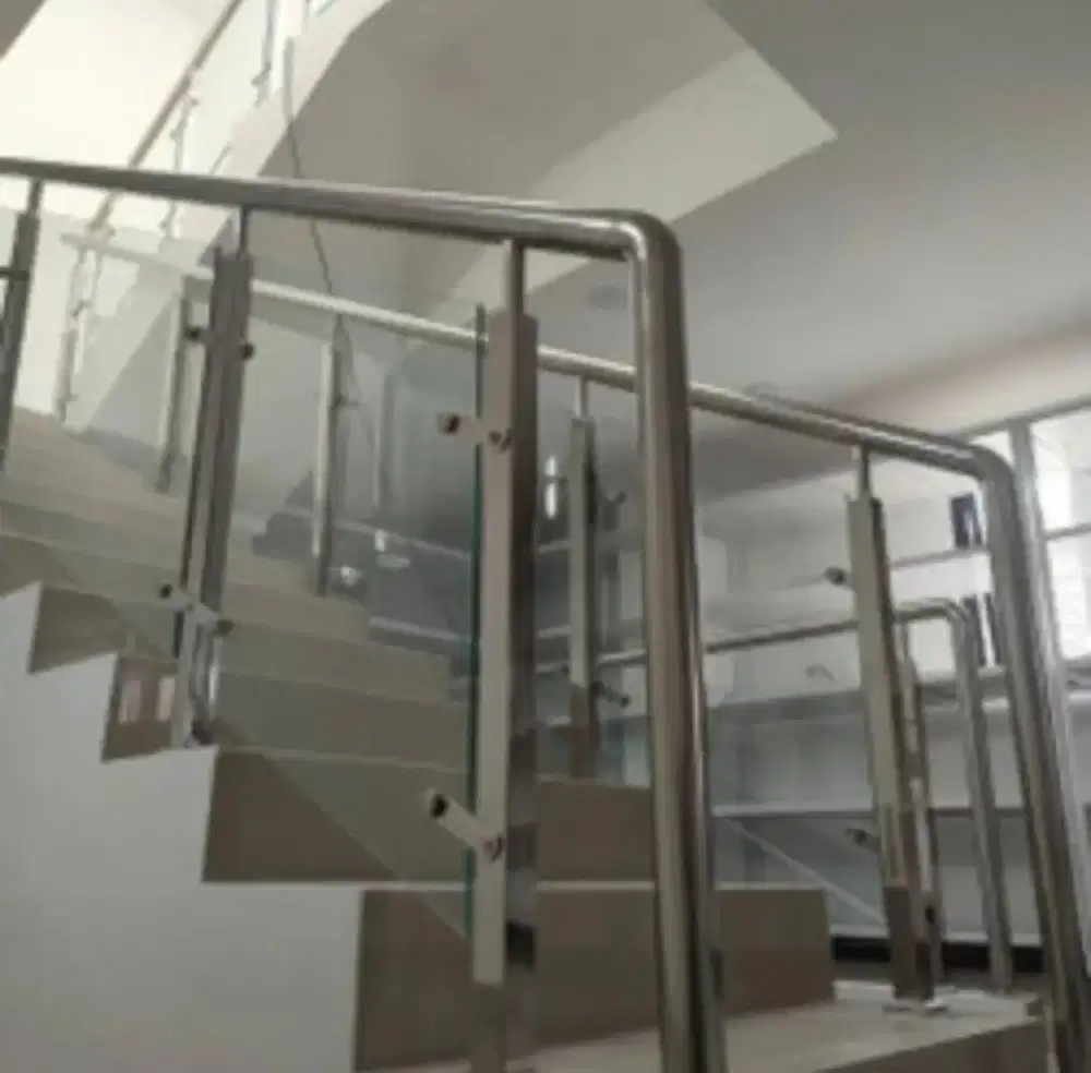 Balkon dan Reling stainless kaca