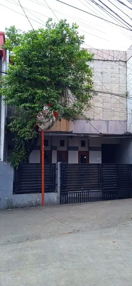 DI JUAL RUMAH SECONDARY 2 LANTAI AKSES MOBIL DI CONDET JAKTIM