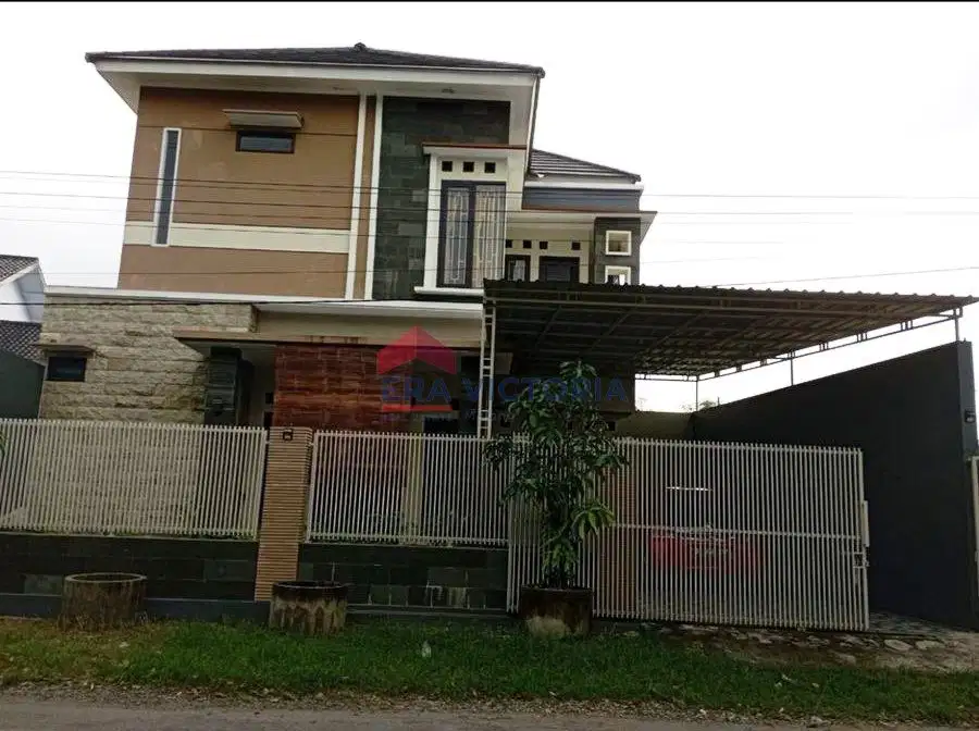 Rumah Mewah Dibuat Dengan Material Pilihan Kualitas Menengah Ke Atas