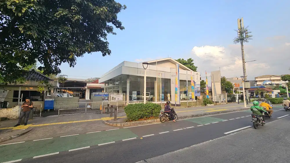 Dijual Gedung Area Komersial, Cocok Untuk Usaha dan Kantor di JakPus