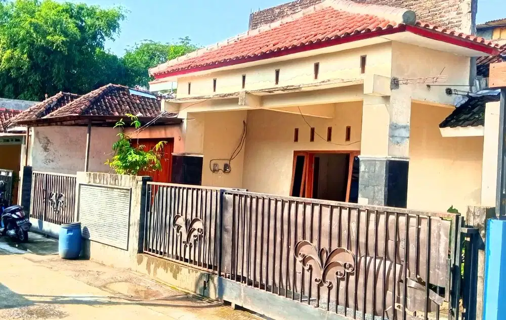 Rumah Bagus Lingkungan Asri Buran Tasik madu Karanganyar