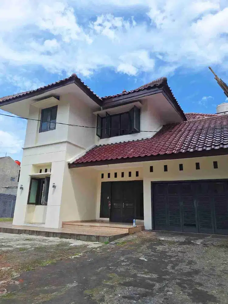 Disewakan Rumah Luas Mampang Prapatan Strategis Dekat Kuningan & Semanggi