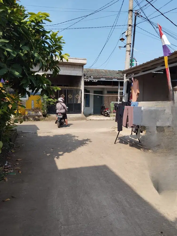Rumah Murah Butuh Renovasi Dalam Komplek di Cibening Setu Bekasi