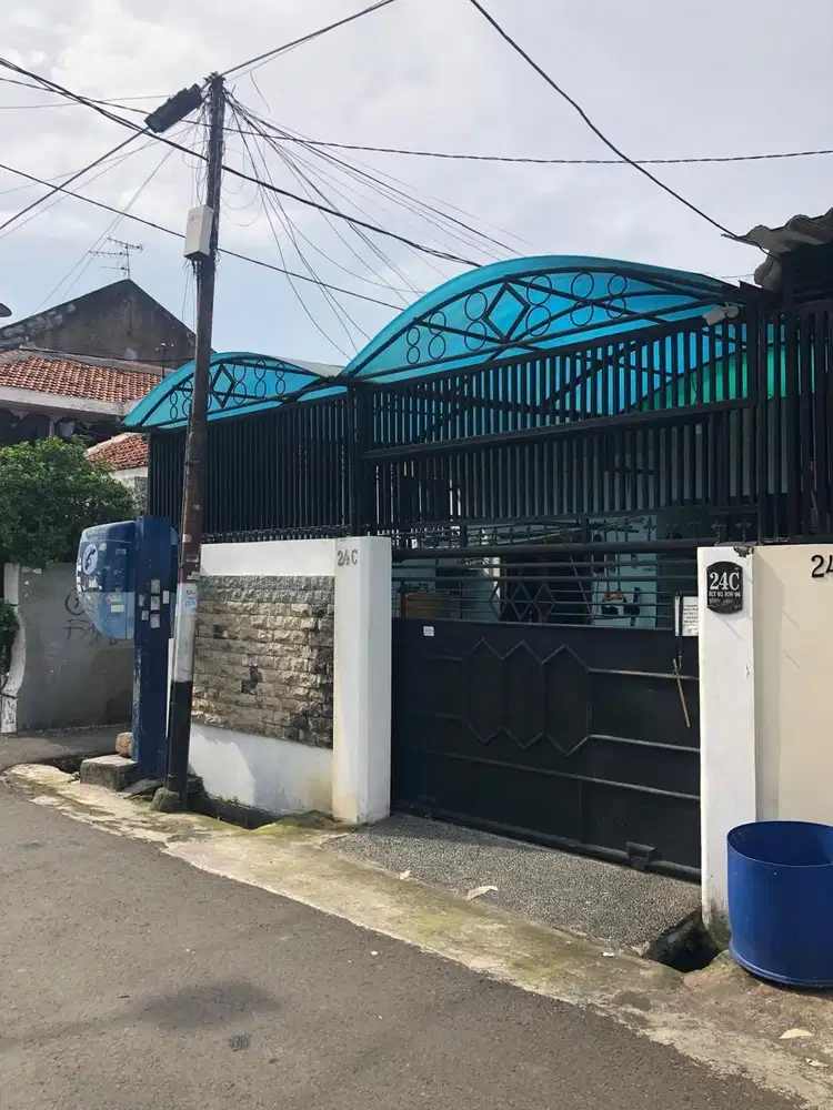 Rumah murah ,Strategis, lingkungan nyaman , dekat Roxy Jakarta Pusat