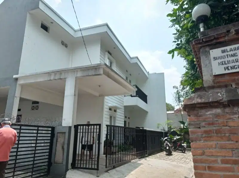 di jual cepat rumah baru bonus perabot letak strategis