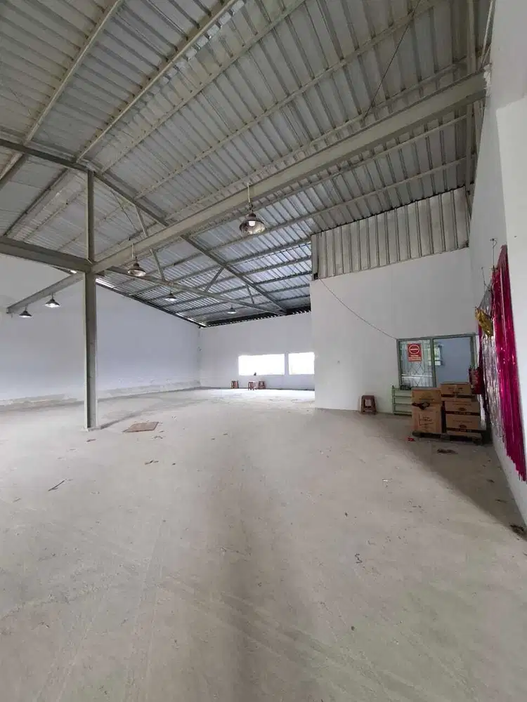 Disewakan Gudang Strategis di Cakung – Parkiran Luas!!