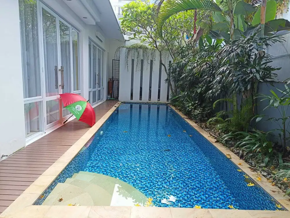 RUMAH 4 LANTAI VIEW GUNUNG PANCAR DI SENTUL  LETAKNYA STRATEGIS