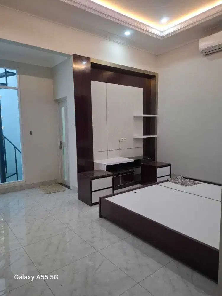 DISEWAKAN RUMAH CANTIK DAN LUAS TAMAN SURYA CENGKARENG JAKARTA BARAT