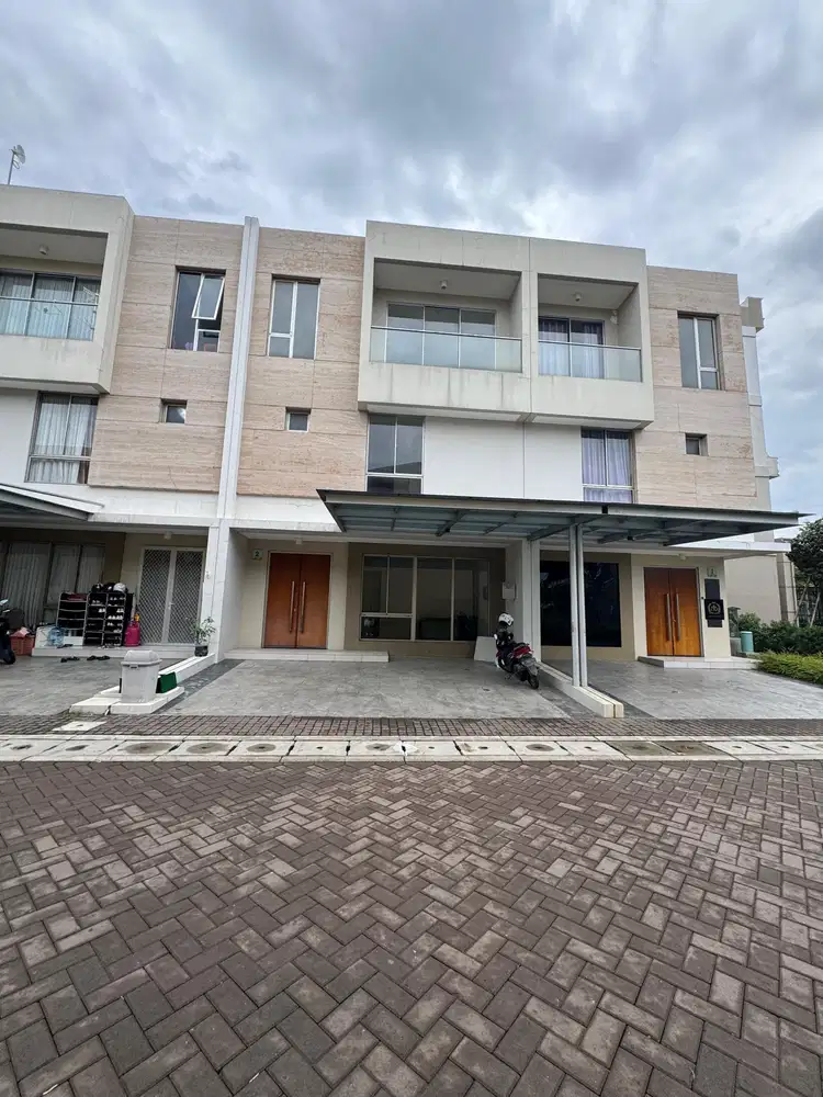 TERMURAH RUMAH4 KAMAR GOLF ISLAND, SEMI FURNISH