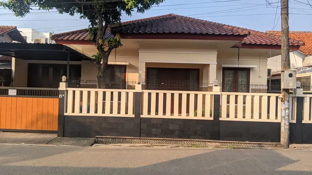Rumah cantik dan besar di Cirendeu dekat MRT Lebak bulus
