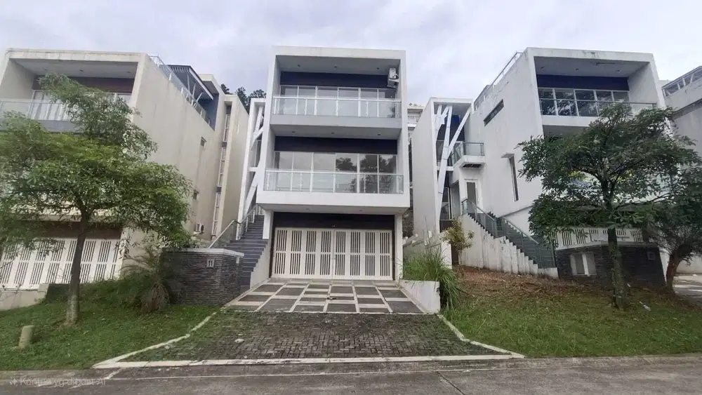 Rumah Mewah Sentul City Rooftop Dekat Pos Security