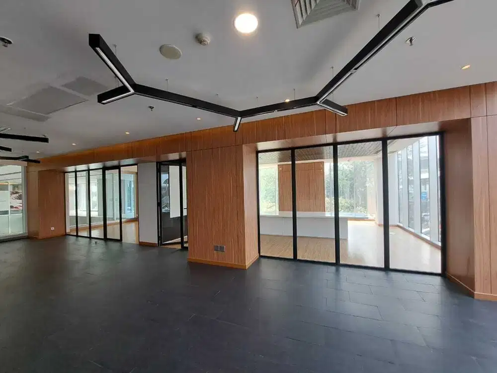 Sewa Kantor Sdh Ada Partisi Luas 270 m2 di Jagat Building Tomang