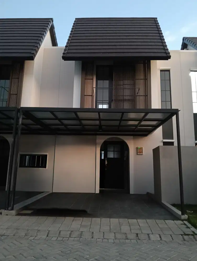 Disewakan rumah baru Gress 2 lantai perumahan amesta living gununganya