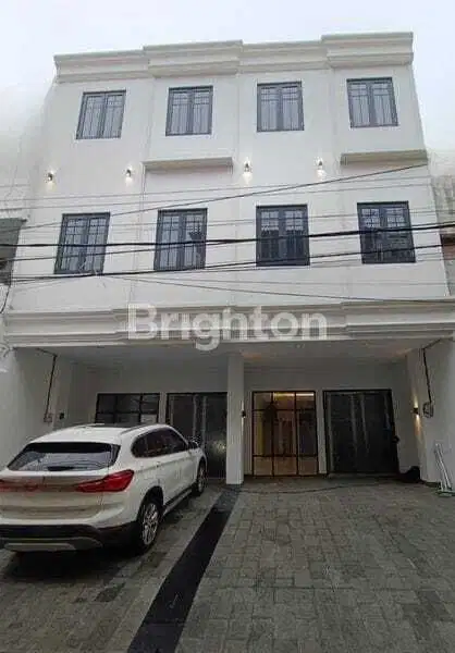 RUKO BANGUNAN BARU 3 LANTAI SIAP HUNI