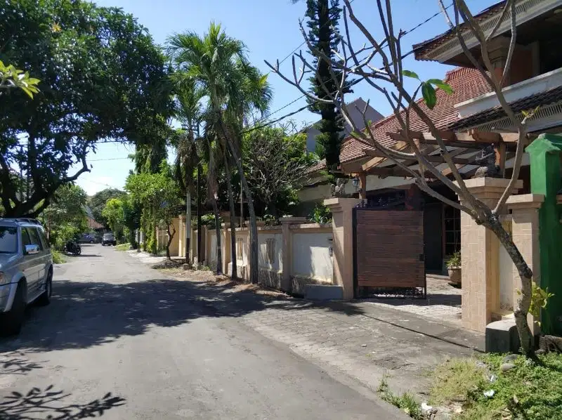 sewakan rumah 2 Lt 475 m2 lokasi Puputan Renon Denpasar Bali