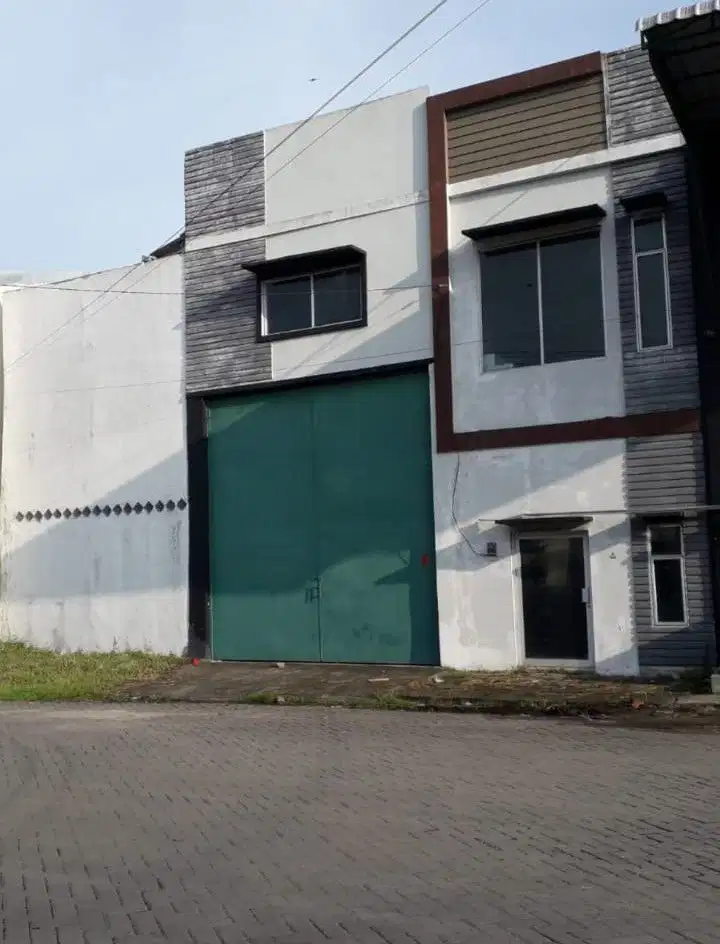 Gudang di Jl. Yos Sudarso KM 11