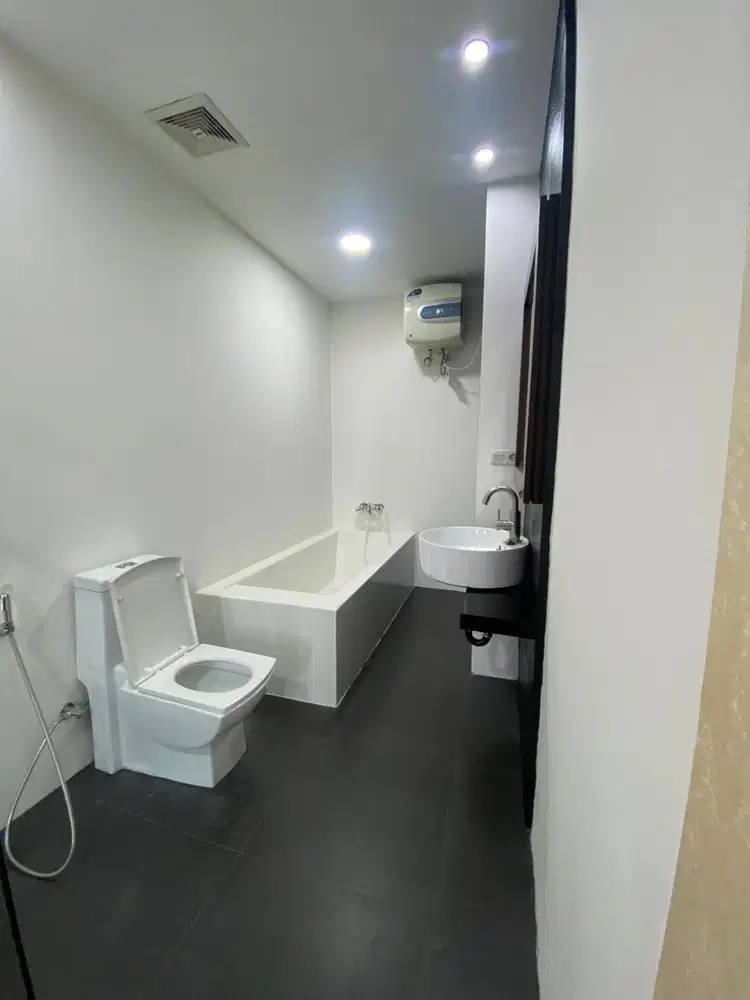 Dijual apartemen frenchwalk moi kondisi bagus