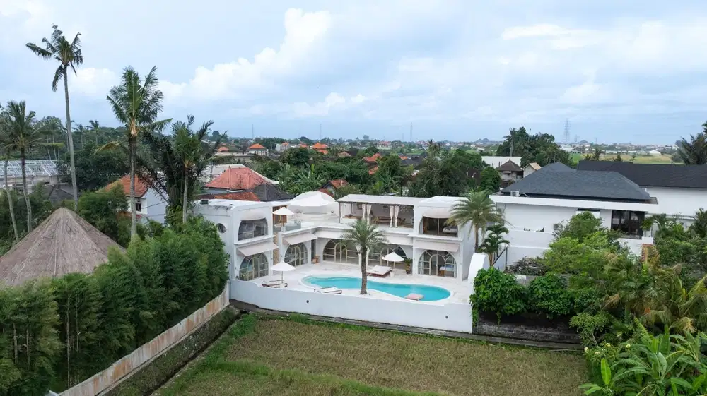 Villa Modern 5 Kamar Tidur dengan Jacuzzi Rooftop & Sauna – Leasehold