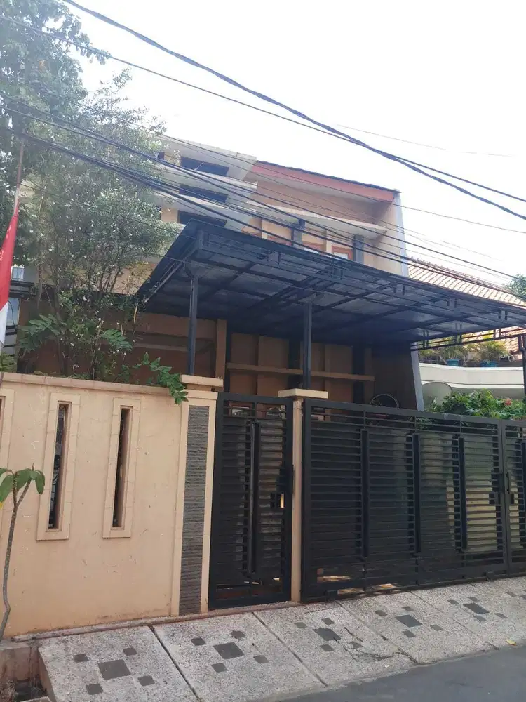 Rumah 2,5 Lantai Lokasi Strategis di Kramat Senen Jakarta Pusat