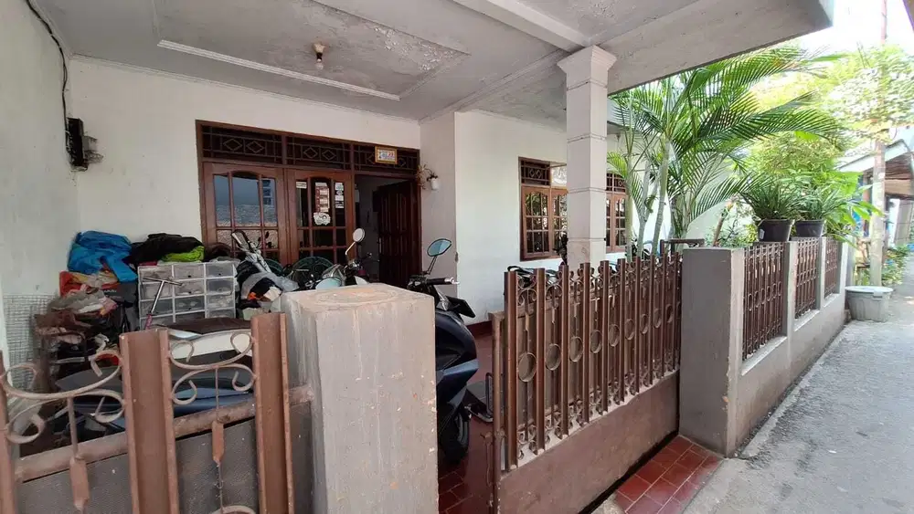 Dijual Rumah Semi Furnished Bagus di Cawang, Jakarta Timur