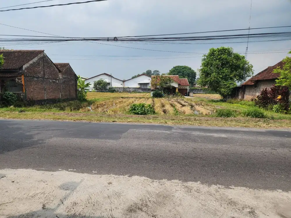 Dekat Bandara Adisucipto, Tanah Berbah Tepi Jl. Utama