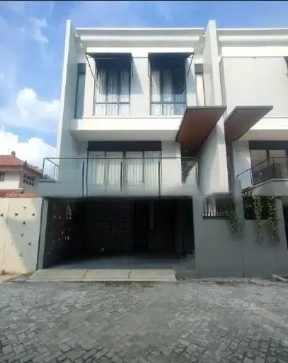 RUMAH MEWAH PRIVATE POOL BRAND NEW DI KEMANG AREA