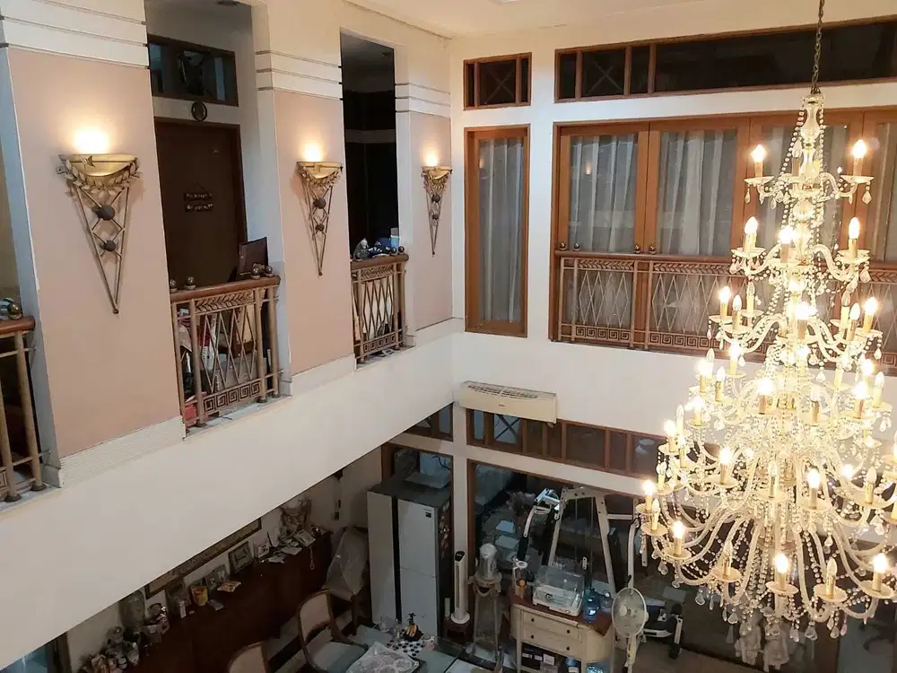 RUMAH MEWAH ELEGANT di  GREEN GARDEN, JAKARTA BARAT, 2 Lantai, SHM