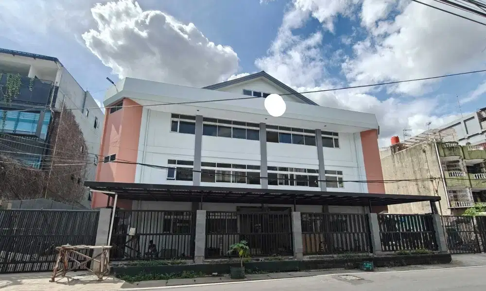 Disewakan Gedung 4 Lantai di Gunung Sahari Bagus