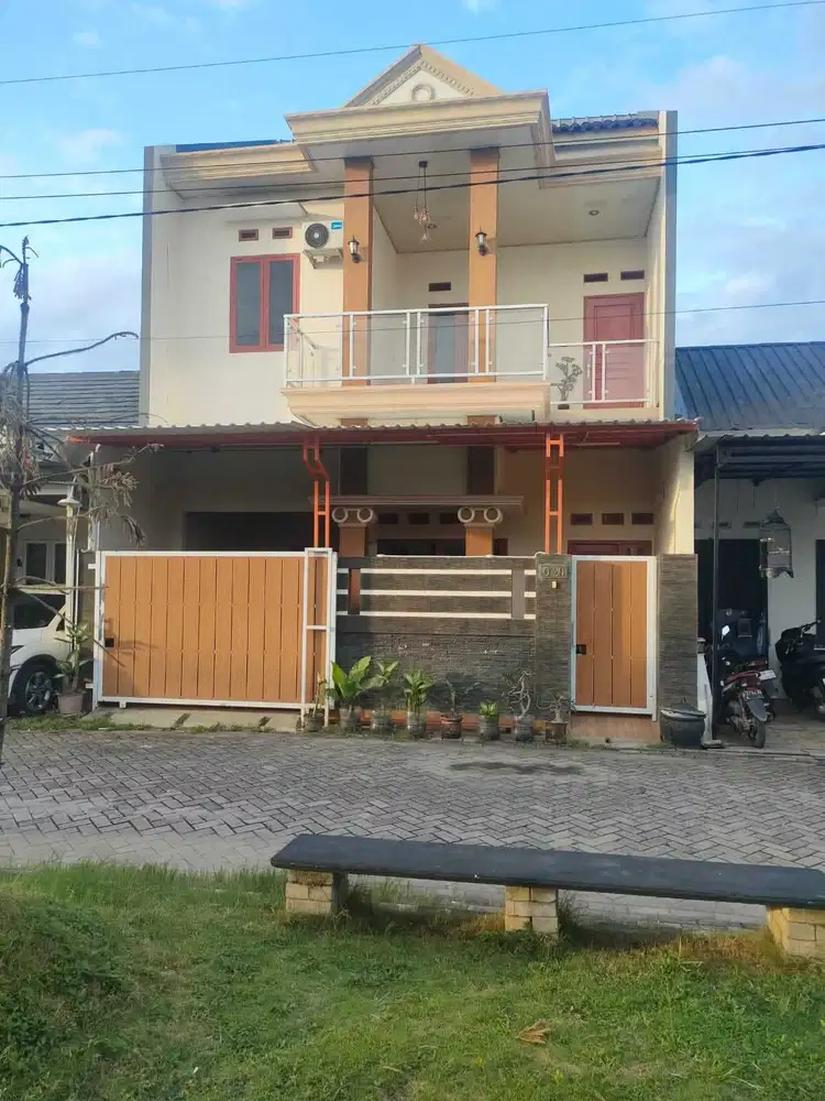 Rumah 2lantai  di sapphire residence tegal