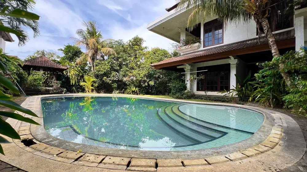 DIJUAL VILLA MEWAH CIUNG WANARA 2 LANTAI KAWASAN ELIT RENON BALI