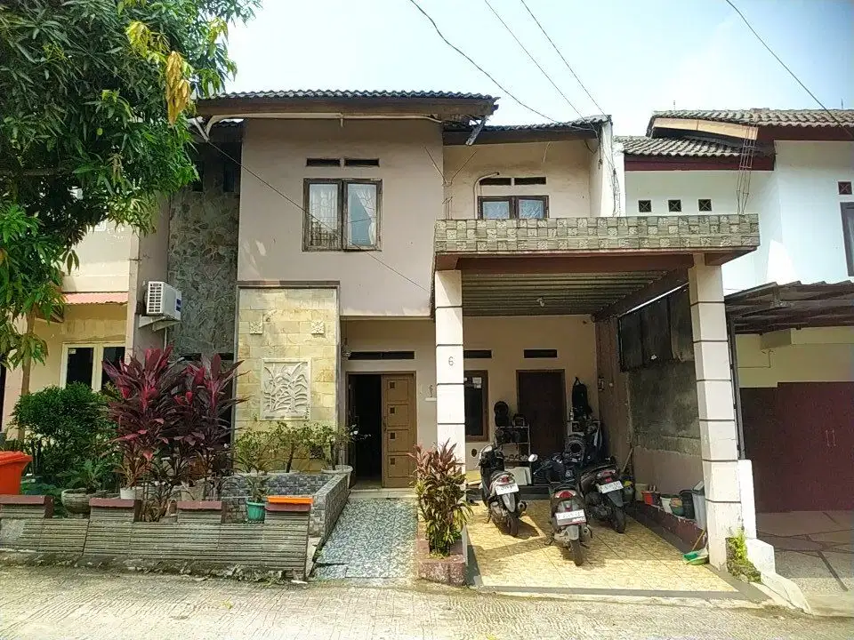 RUMAH 2LT DISEWAKAN TAHUNAN DALAM PERUMAHAN DI LIMO DEPOK, DEKAT TOL