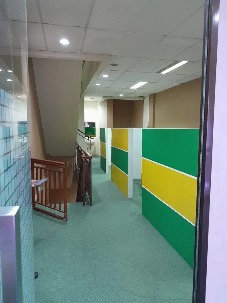 Ruko 3 Lantai Dalam Komplek Siap Pakai Di Permata Hijau