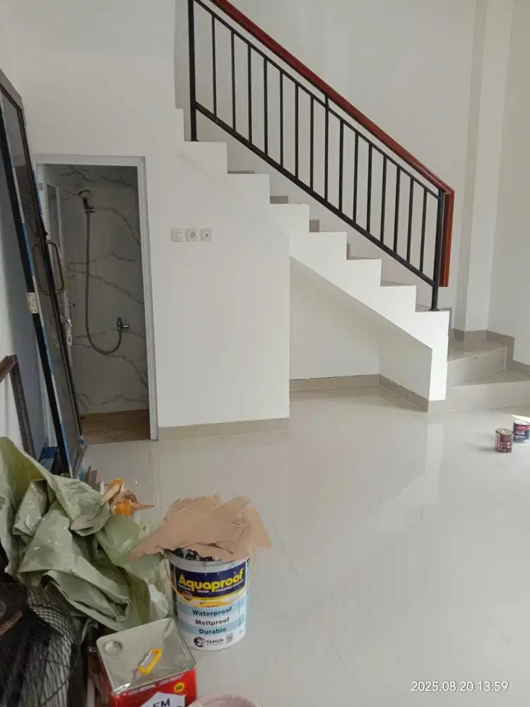 Rumah siap huni 3 lantai 5 menit dari halte  busway Kemayoran